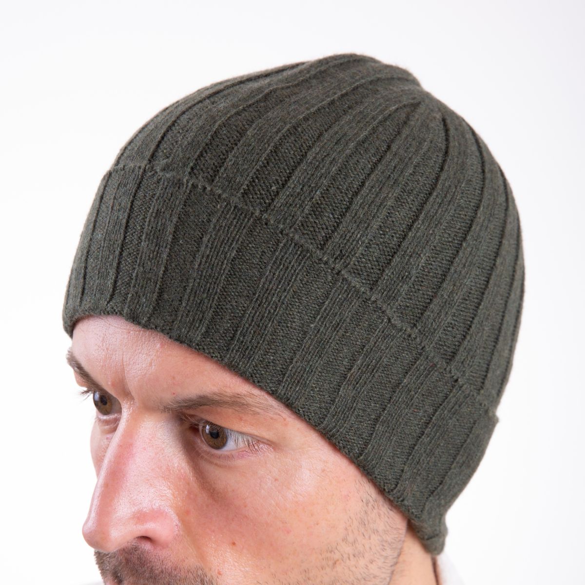 Due Toscani Bonnet côtelé en pur cachemire fabriqué en Italie unisexe élégance artisanale et confort parfait pour tous les jours