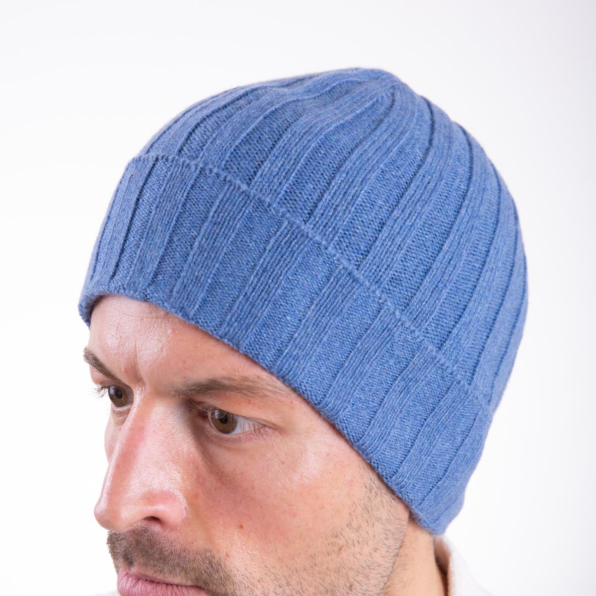 Due Toscani Bonnet côtelé en pur cachemire fabriqué en Italie unisexe élégance artisanale et confort parfait pour tous les jours