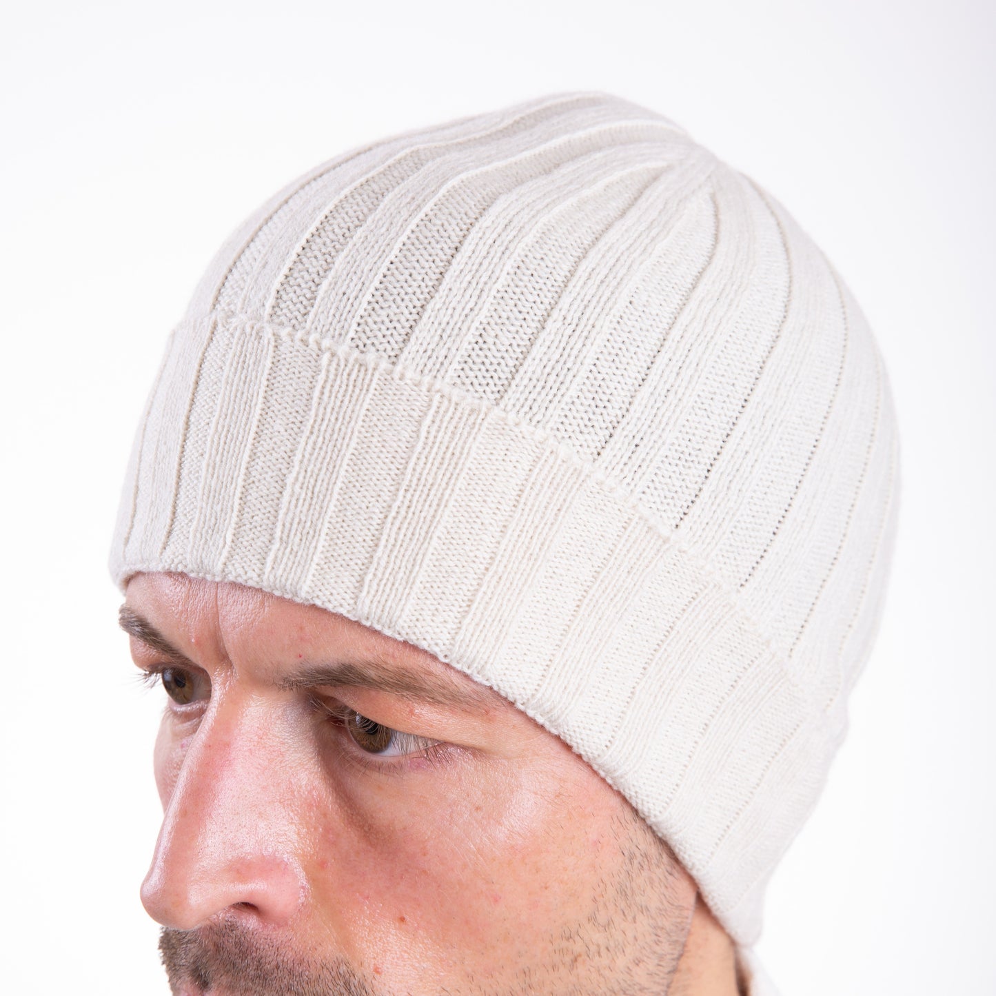 Due Toscani Bonnet côtelé en pur cachemire fabriqué en Italie unisexe élégance artisanale et confort parfait pour tous les jours