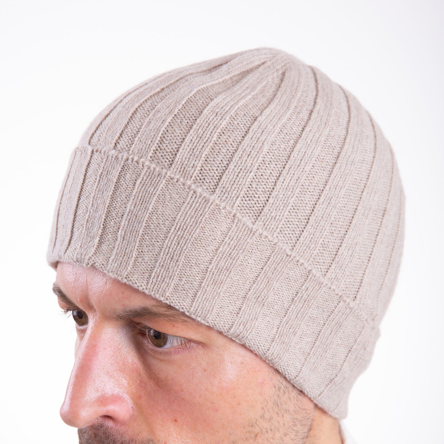 Due Toscani Bonnet côtelé en pur cachemire fabriqué en Italie unisexe élégance artisanale et confort parfait pour tous les jours