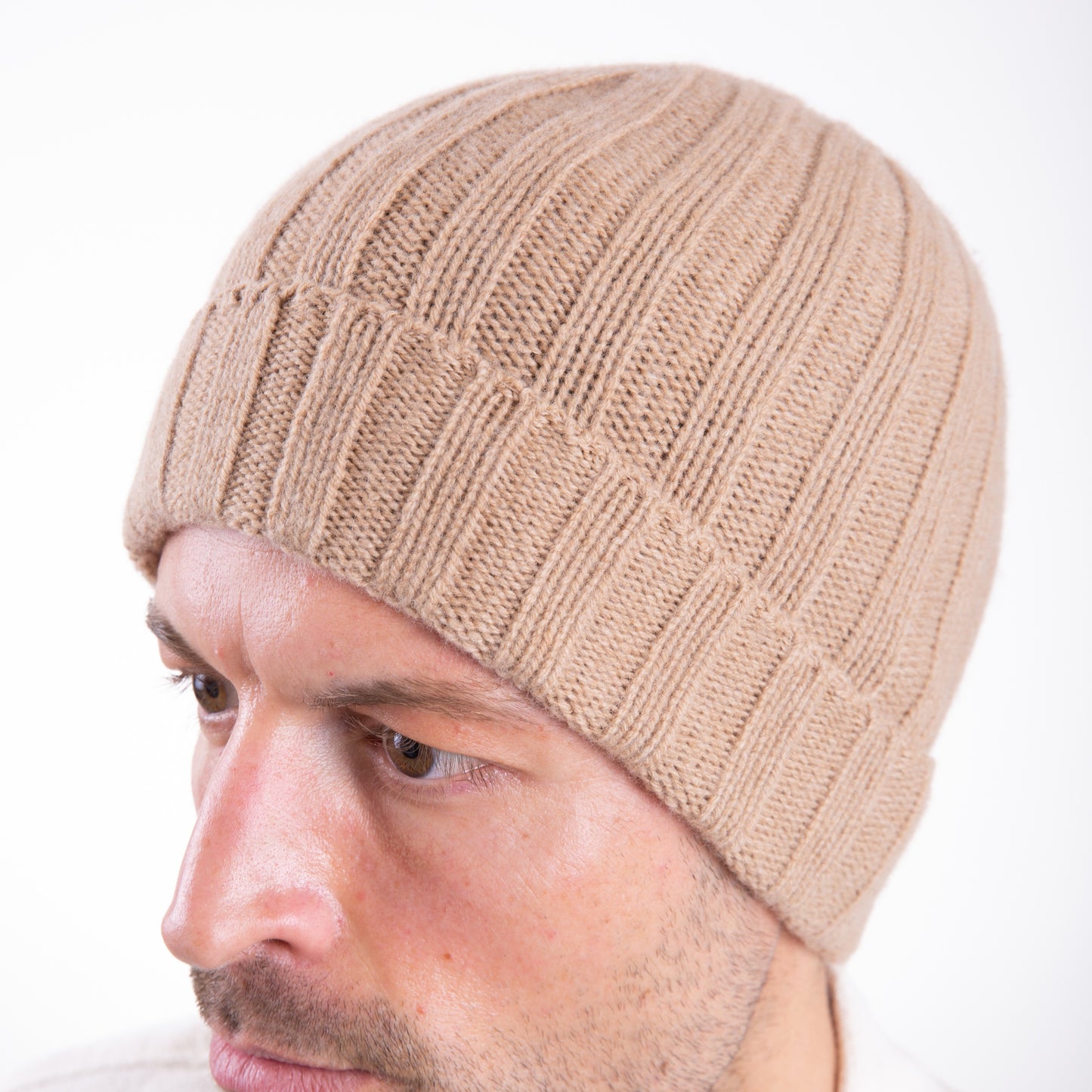 Due Toscani Bonnet côtelé en pur cachemire fabriqué en Italie unisexe élégance artisanale et confort parfait pour tous les jours