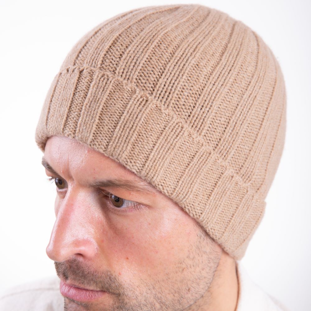 Due Toscani Bonnet côtelé en pur cachemire fabriqué en Italie unisexe élégance artisanale et confort parfait pour tous les jours