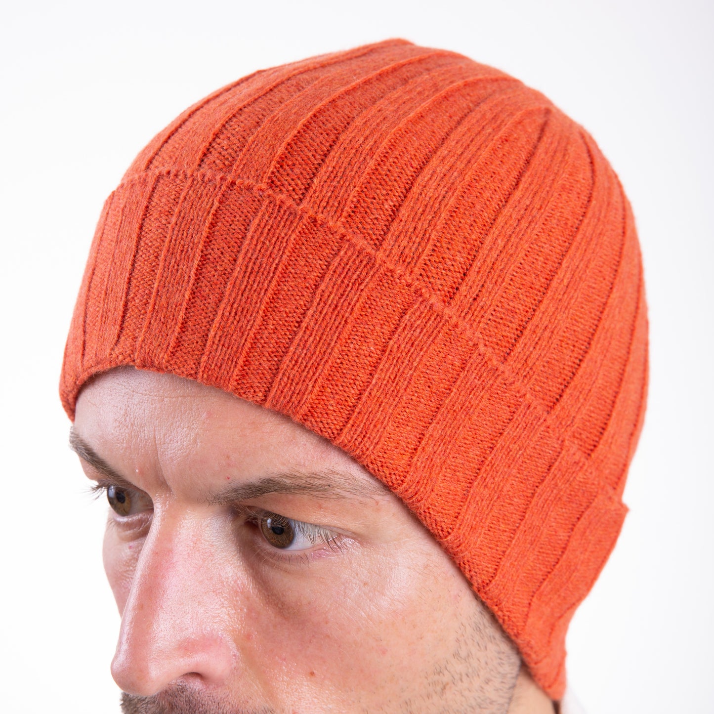 Due Toscani Bonnet côtelé en pur cachemire fabriqué en Italie unisexe élégance artisanale et confort parfait pour tous les jours