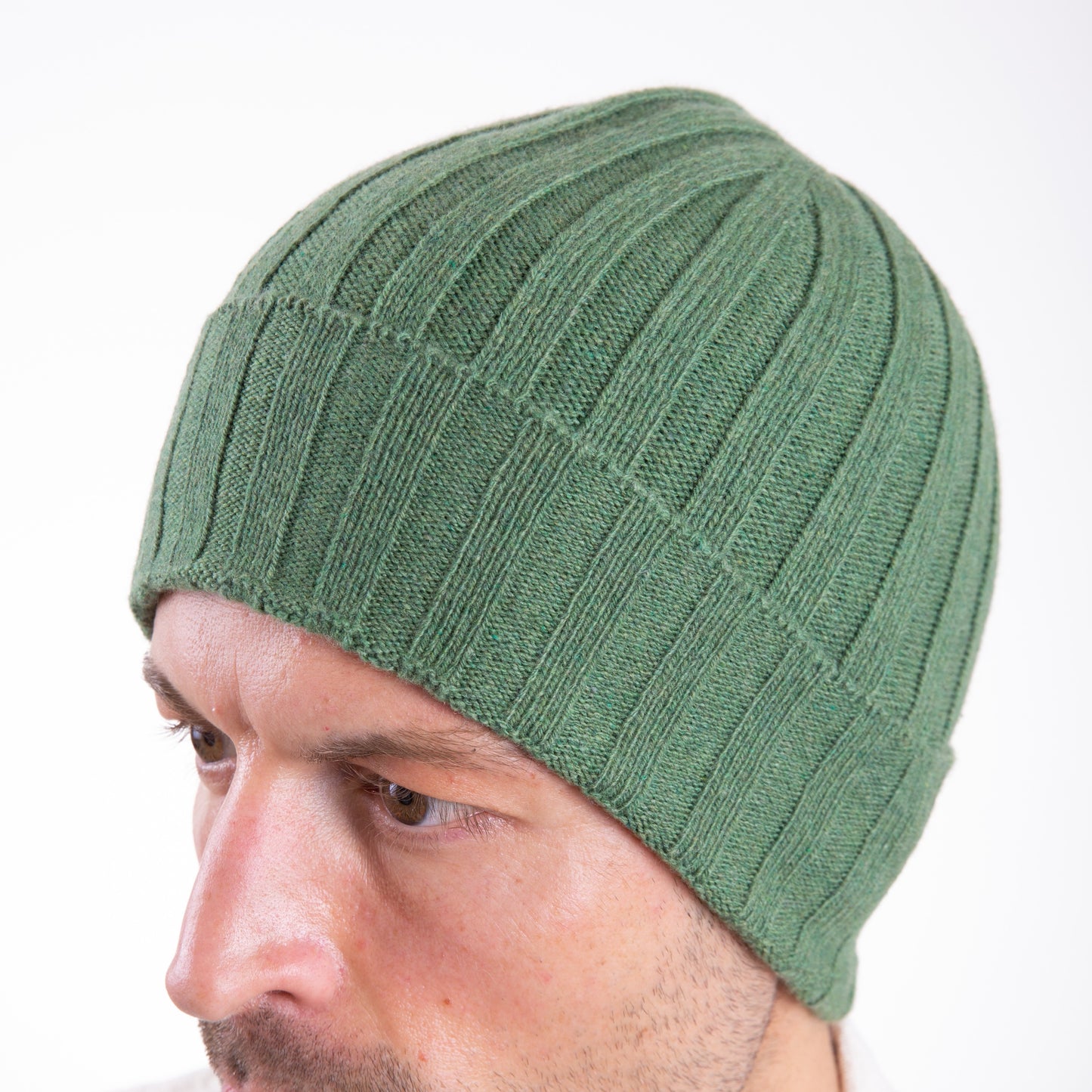 Due Toscani Bonnet côtelé en pur cachemire fabriqué en Italie unisexe élégance artisanale et confort parfait pour tous les jours