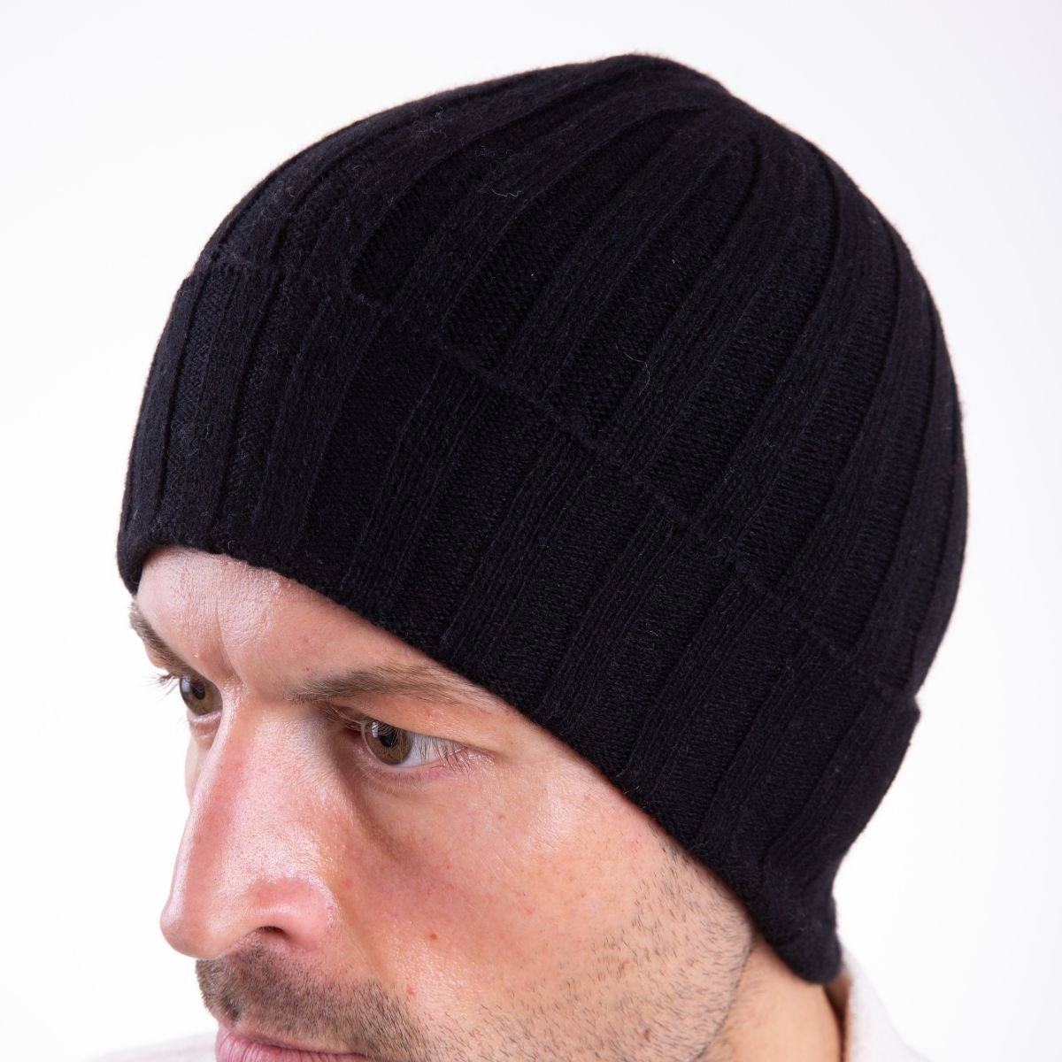 Due Toscani Bonnet côtelé en pur cachemire fabriqué en Italie unisexe élégance artisanale et confort parfait pour tous les jours
