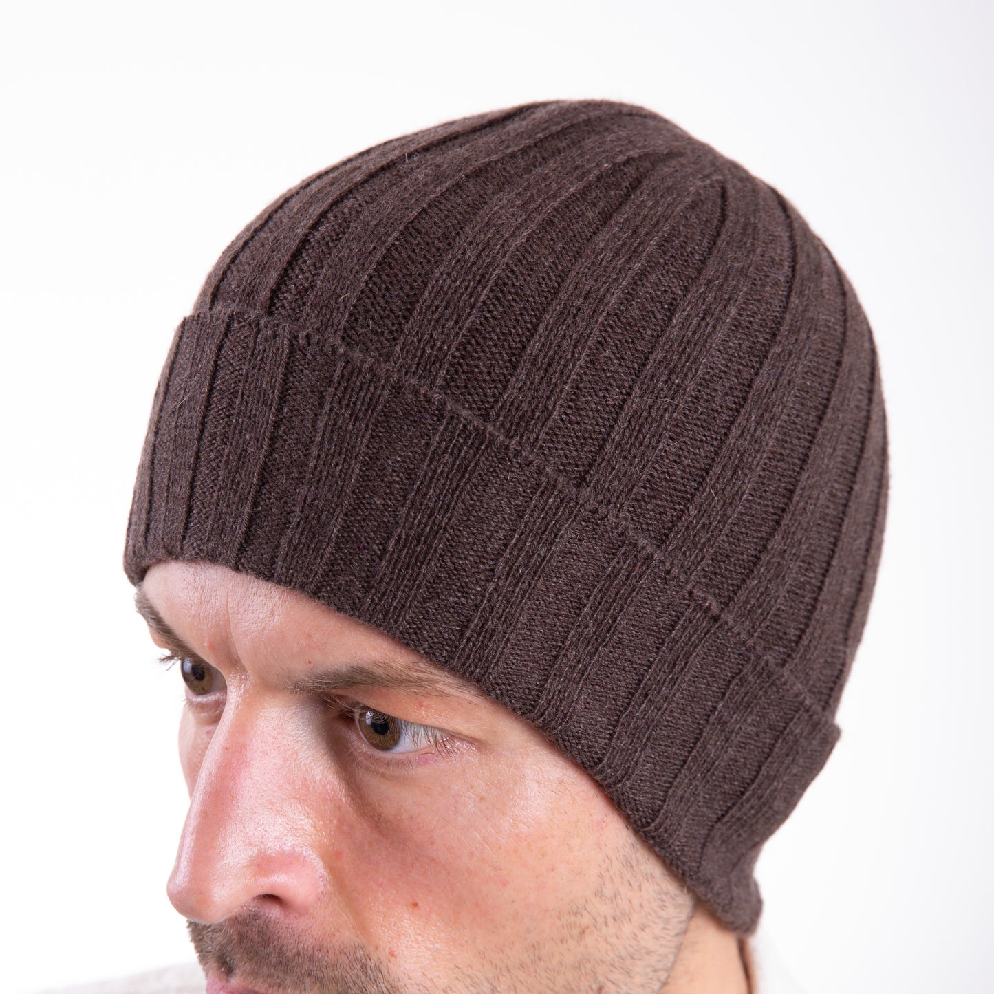 Due Toscani Bonnet côtelé en pur cachemire fabriqué en Italie unisexe élégance artisanale et confort parfait pour tous les jours