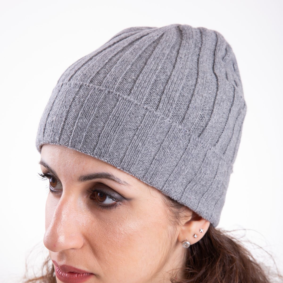 Due Toscani Bonnet côtelé en pur cachemire fabriqué en Italie unisexe élégance artisanale et confort parfait pour tous les jours