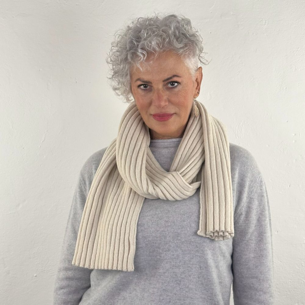 DTA004 Morbidissima Sciarpa a Coste Unisex in Puro Cashmere Riciclato 25x160 cm Made in Italy Accessorio Elegante e Sostenibile
